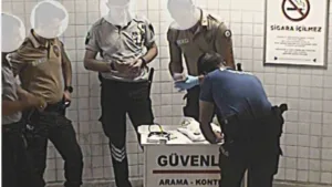 İZBAN yolcu treninde unutulan içerisinde para ve özel eşyaların bulunduğu