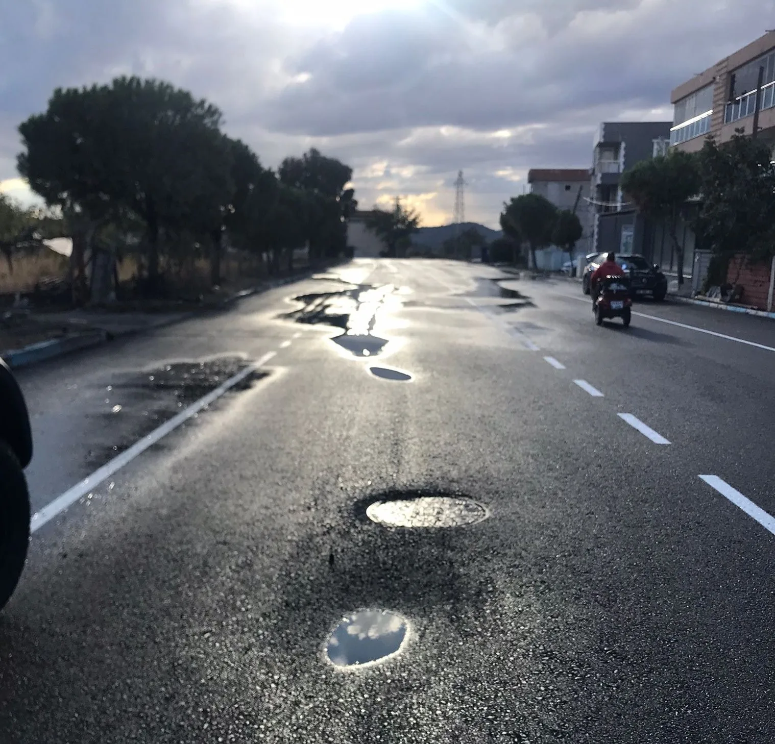 İzmir Büyükşehir Belediyesinin 27 Eylül 2025 tarihinde Helvacı Mahallesi’nde asfalt