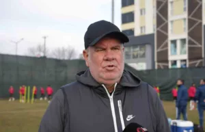 İzmir Çoruhlu FK, Engin Dursun ile yollarını ayırdıktan sonra takımı