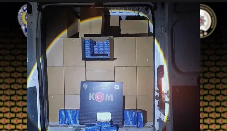 İzmir’de polis ekiplerince bir haftada gerçekleştirilen 20 operasyon kapsamında piyasa