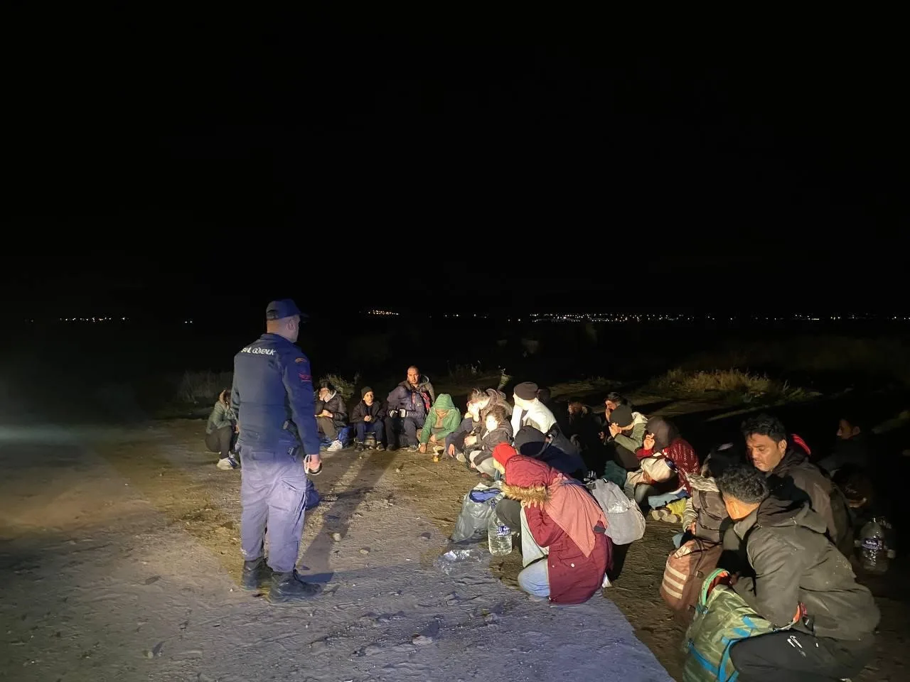 İzmir’in Dikili ilçesinde Sahil Güvenlik ekiplerince gerçekleştirilen operasyonda, aralarında çocukların