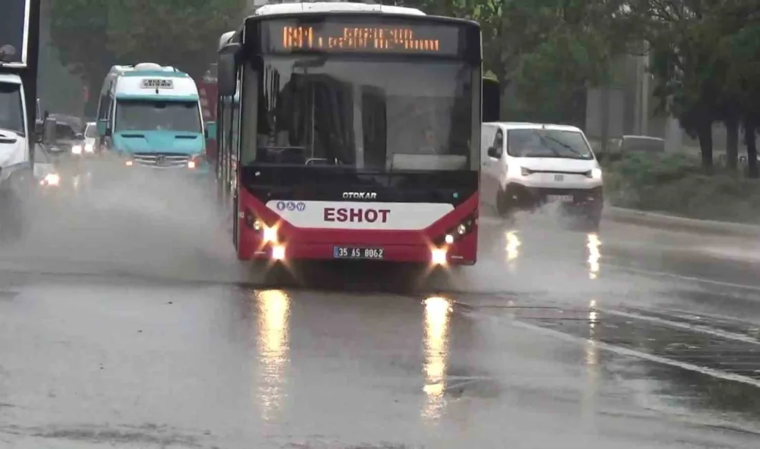 İzmir’de sabah saatlerinden itibaren etkili olan sağanak yağış, kent genelinde