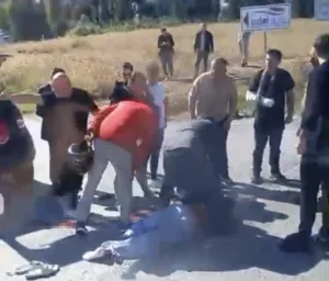 İzmir’in Gaziemir ilçesinde otomobil ile motosikletin çarpıştığı kazada, 15 yaşındaki