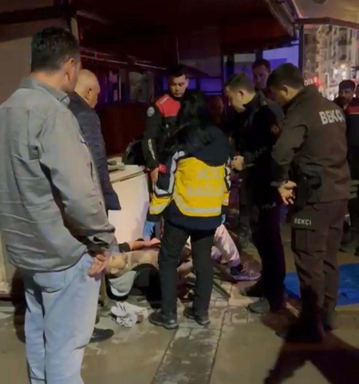 İzmir’in Bayraklı ilçesinde bir kişi, tartıştığı kimliği belirsiz şahıs veya