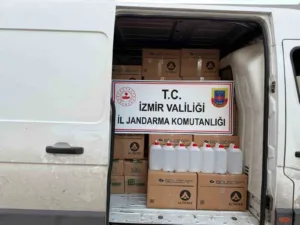 İzmir Karşıyaka’da jandarma ekipleri, bin 30 litre sahte içki yapımında