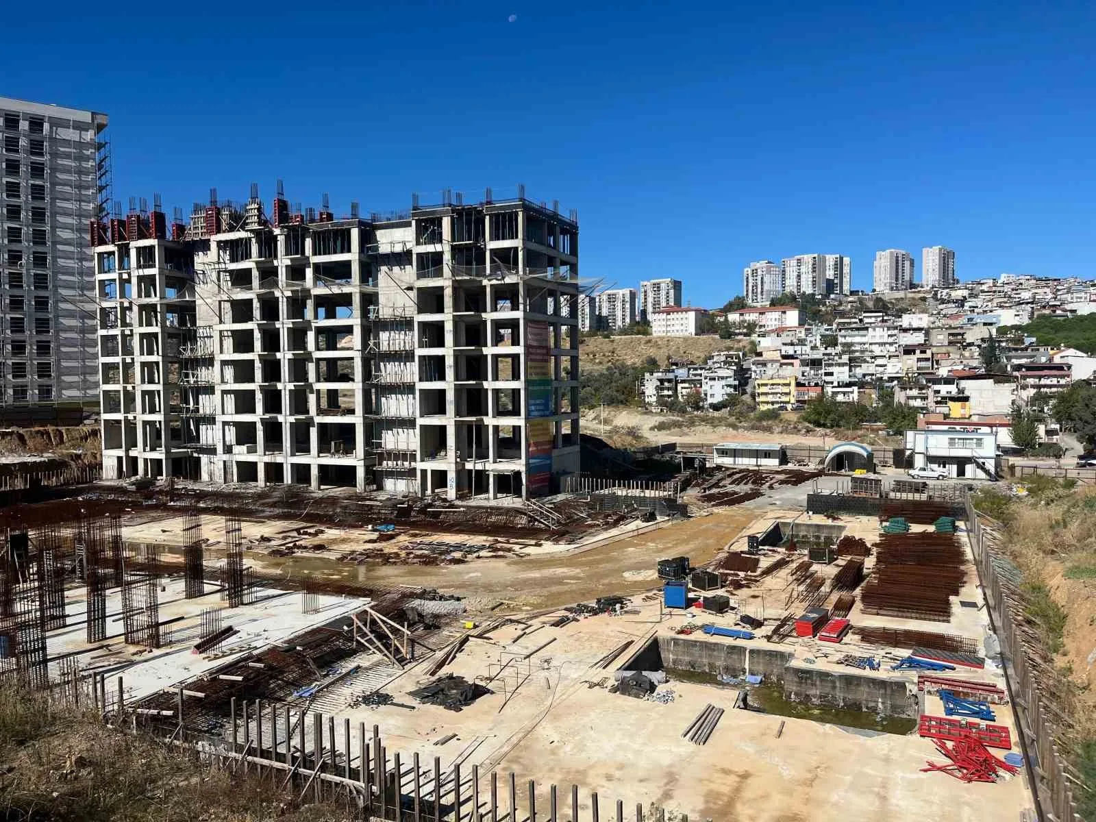 İzmir’in Gaziemir ilçesinde İZBETON ve EGEŞEHİR öncülüğünde başlatılan kentsel dönüşüm