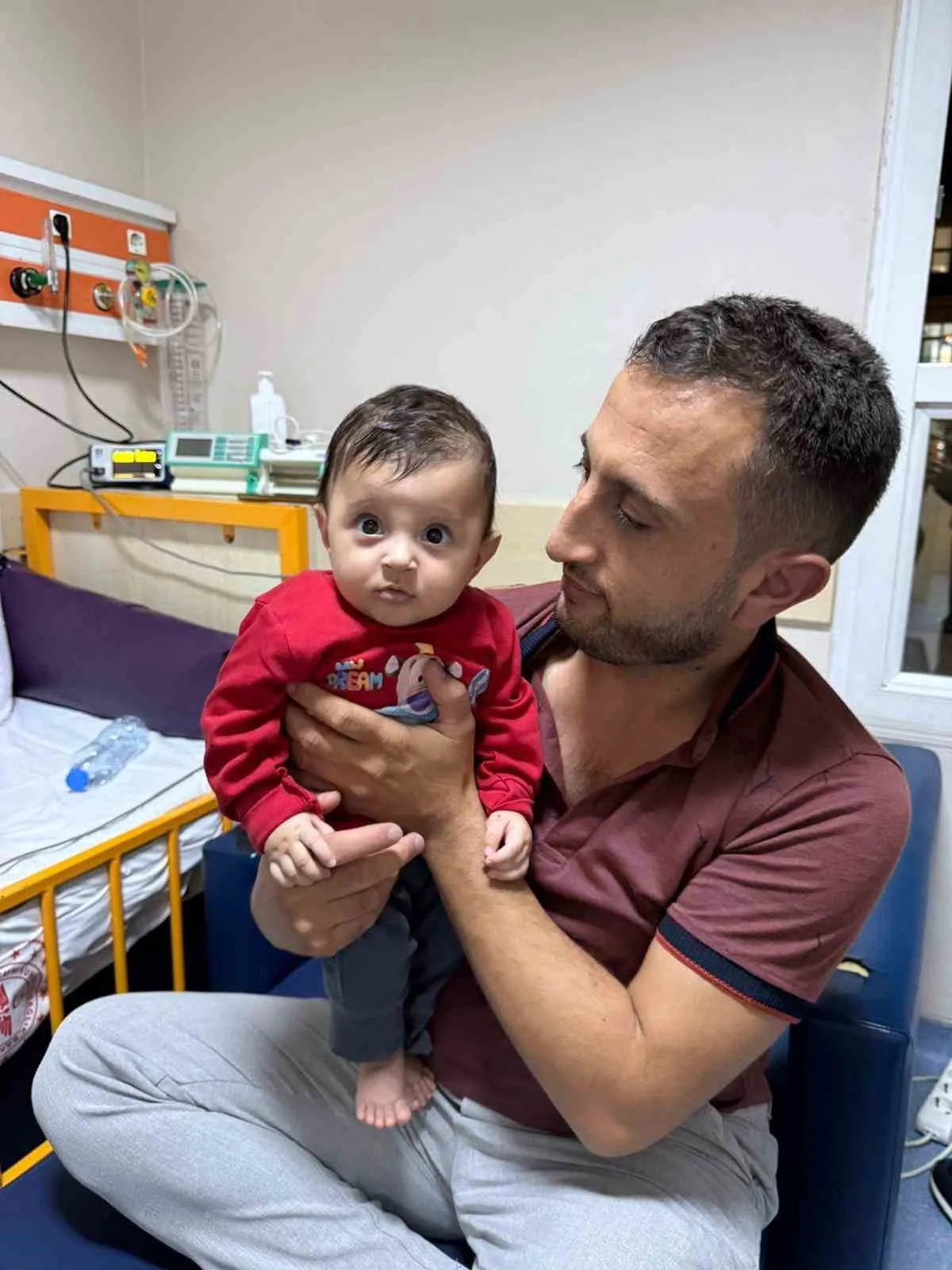 İzmir Dr. Behçet Uz Çocuk Hastanesinde uzmanlaşan hekimler, ülkenin dört