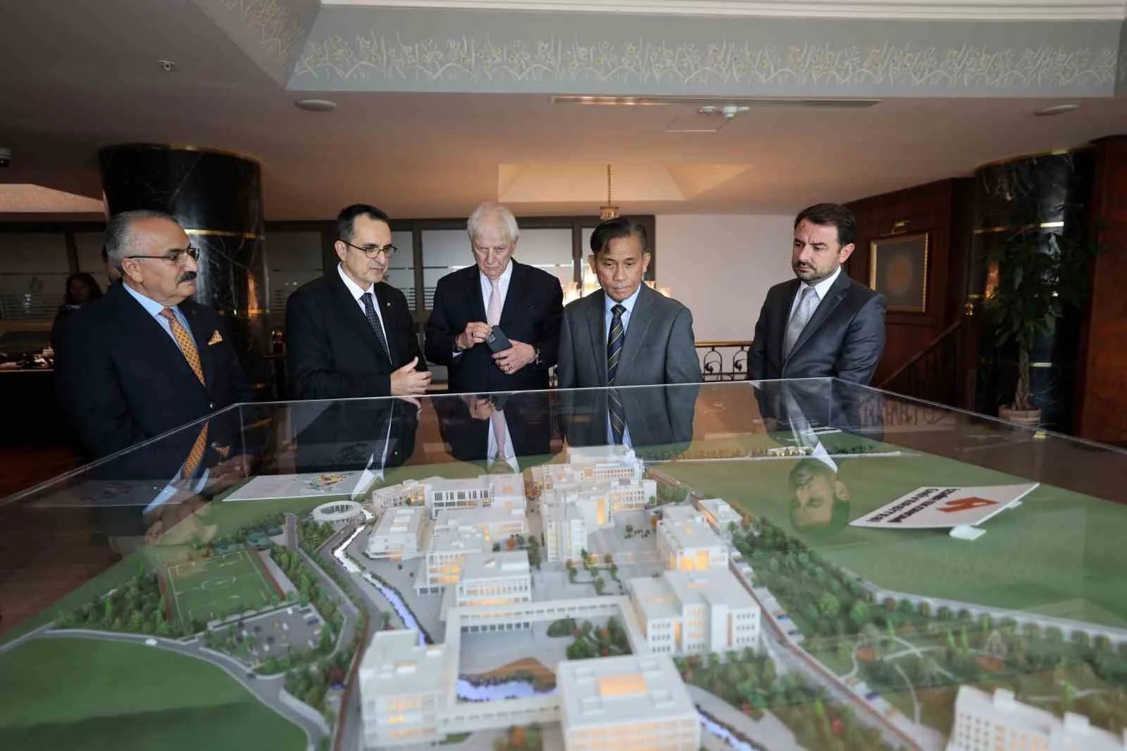 Ege’nin ihracat başkenti İzmir, ticaret ağını Güneydoğu Asya’ya genişletiyor. İzmir