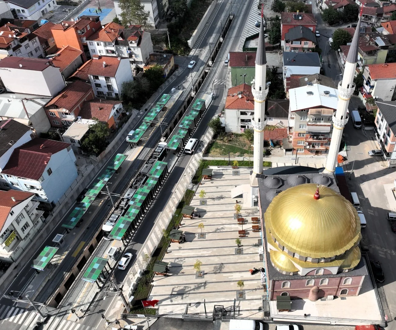 İzmit Başaran Camii meydanı baştan sona yenilenerek modern, estetik ve