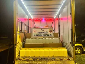 Bursa’nın İznik ilçesinde jandarma ekipleri tarafından düzenlenen operasyonda bin litre