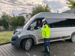 Aydın İl Jandarma Komutanlığı Trafik Jandarması ekipleri, öğrencilerin güvenli şekilde