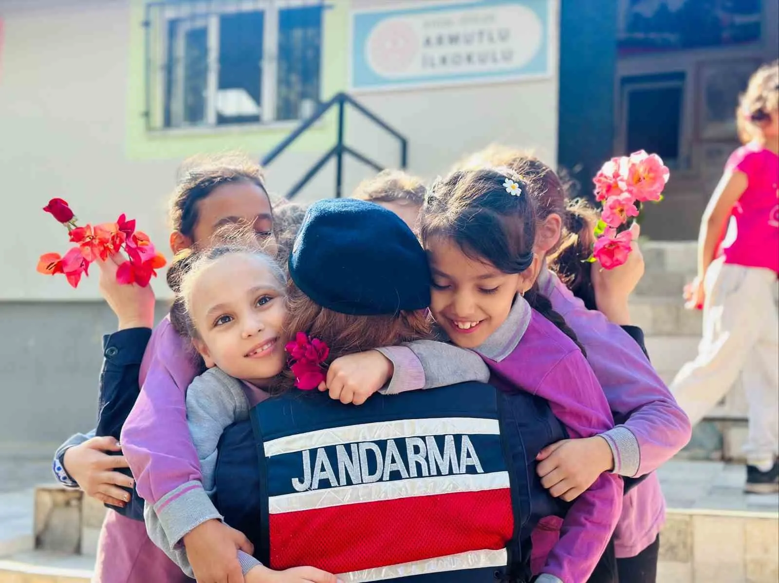 Aydın İl Jandarma Komutanlığı ekipleri Dünya Kız Çocukları Günü kapsamında
