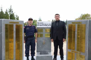 DÜZCE(İHA) – Düzce Valisi Selçuk Aslan, İl Jandarma Komutanlığında şehitler