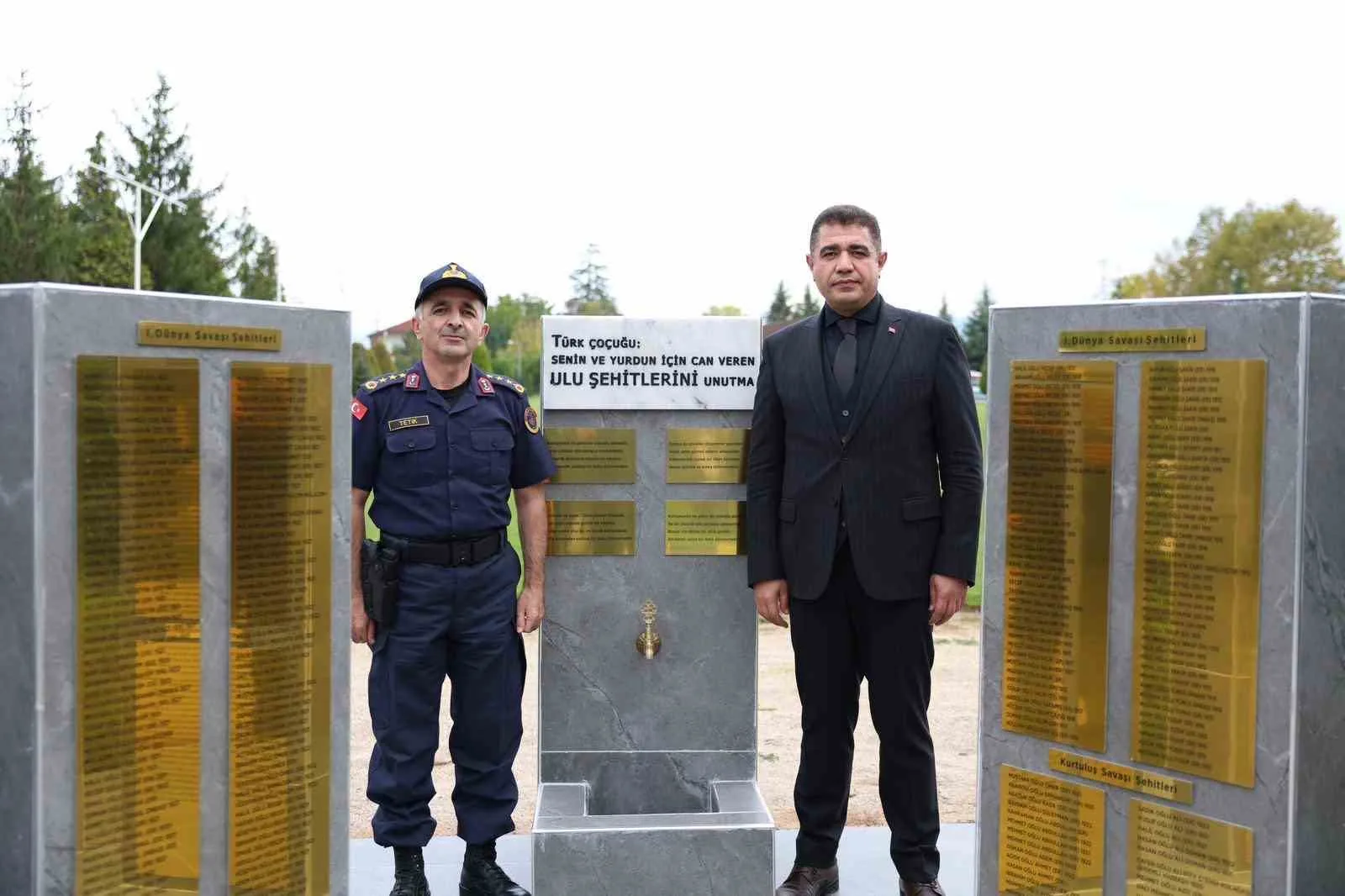 DÜZCE(İHA) – Düzce Valisi Selçuk Aslan, İl Jandarma Komutanlığında şehitler