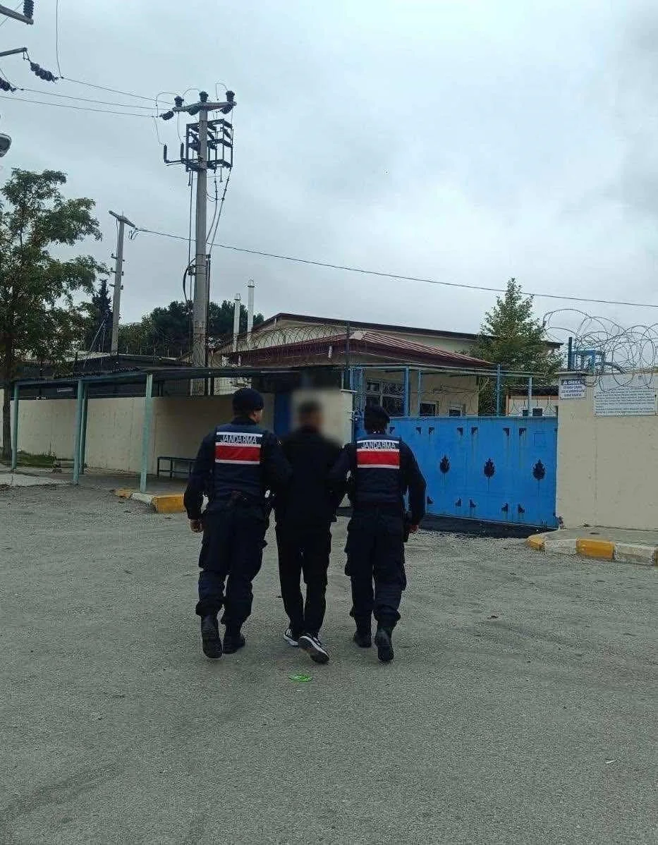 Uşak’ta jandarma ekiplerince yapılan çalışmalarda 31 aranan şahıs yakalandı. Uşak