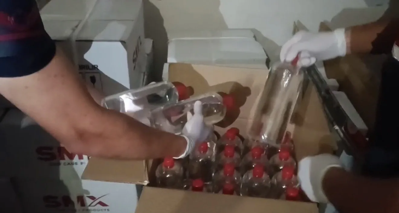 Samsun’da jandarma ekipleri tarafından kaçak alkol baskınında 620 litre etil