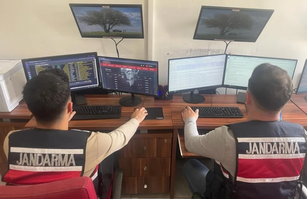Aydın’da jandarma ekipleri tarafından yapılan siber operasyonlarda suç unsuru içeren