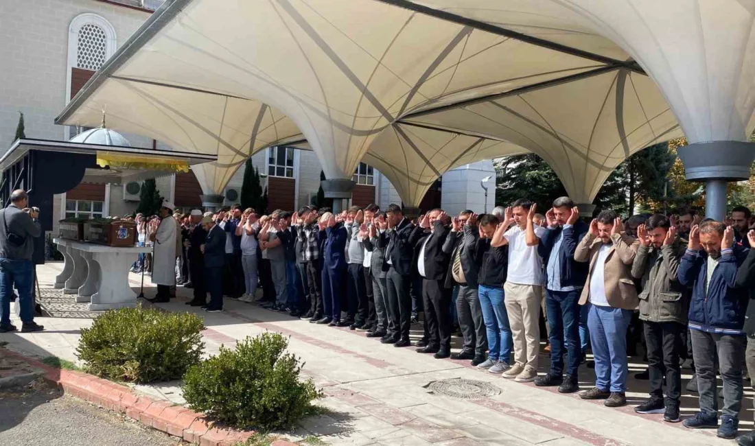 Ankara’nın Kahramankazan ilçesinde otomobilin park halindeki tankere çarpması sonucu meydana