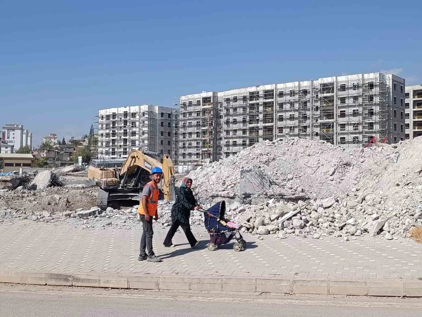 Kahramanmaraş merkezli meydana gelen 6 Şubat depremlerinin yaralarını sarmaya çalışan