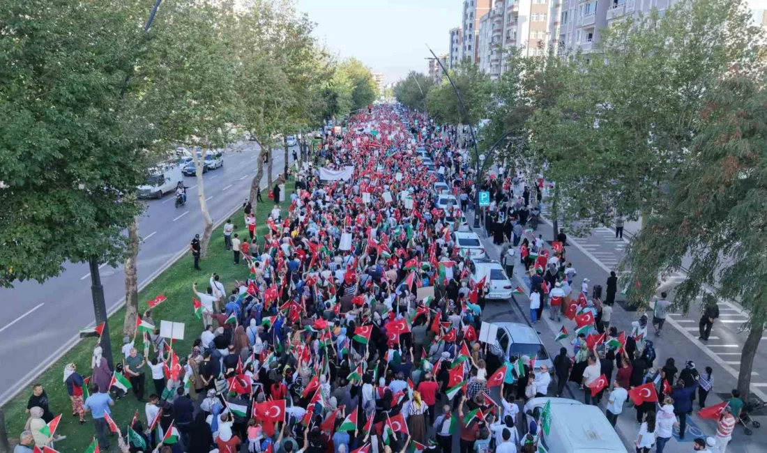 Kahramanmaraş’ta sivil toplum kuruluşları ve Büyükşehir Belediyesi öncülüğünde binlerce vatandaşın