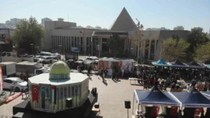 Kahramanmaraş’ta gelirlerinin Gazzelilere bağışlanacağı hayır çarşısı kuruldu. Kahramanmaraş Necip Fazıl