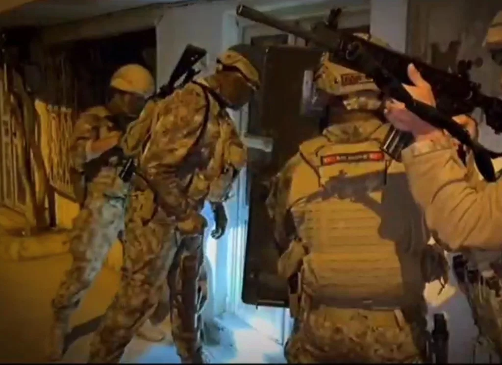 Kahramanmaraş’ta polis ekiplerince düzenlenen eş zamanlı uyuşturucu operasyonunda 19 şüpheli