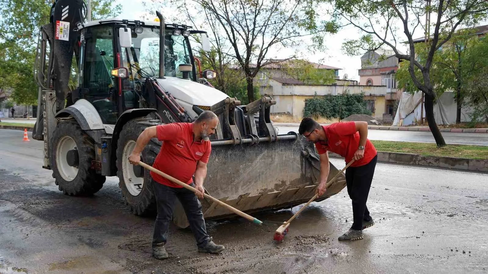 Kahramanmaraş Büyükşehir Belediyesi, şehir merkezinde etkili olan sağanak yağışın ardından