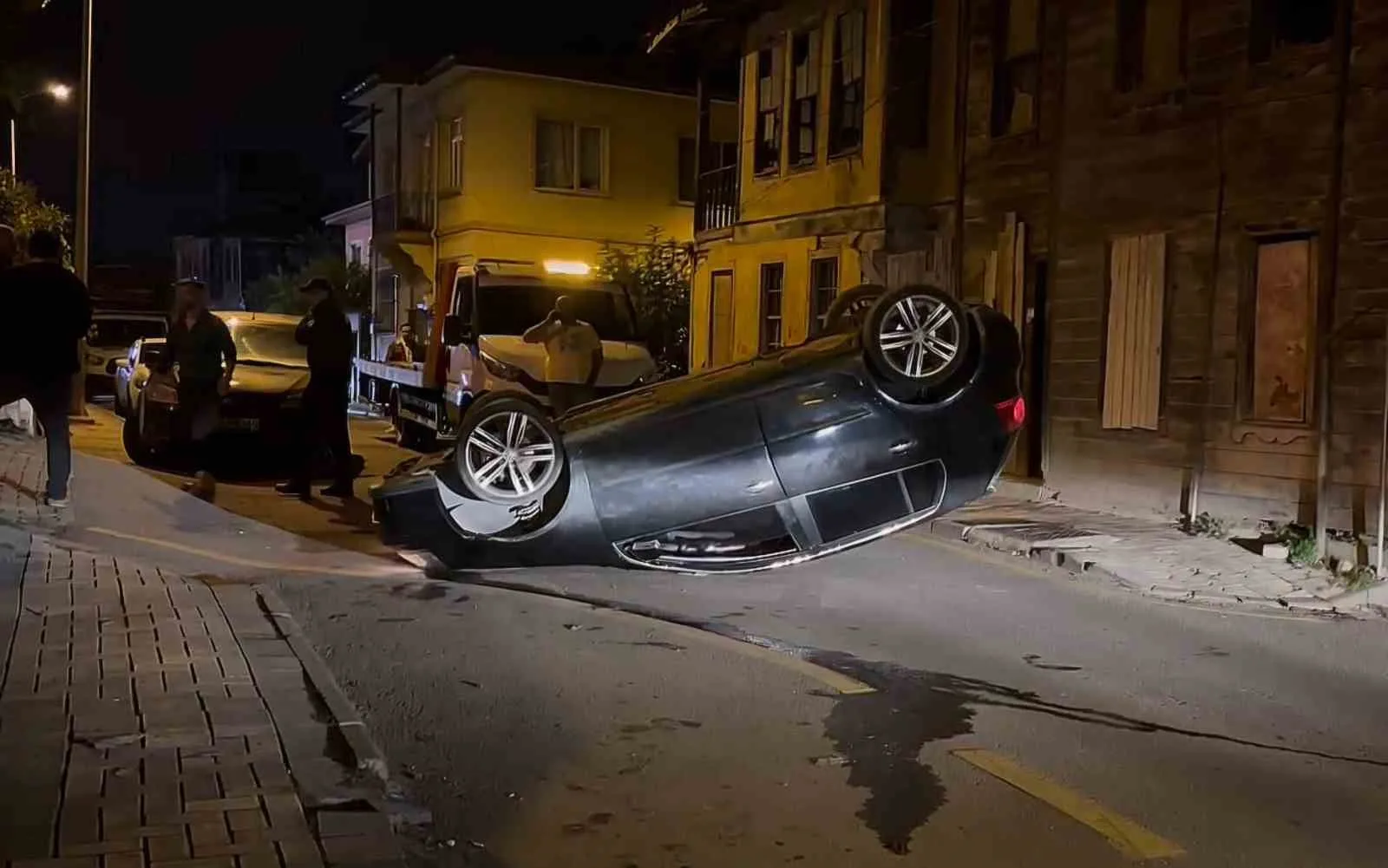 Bartın’da kontrolden çıkan bir otomobil takla attı. Araçta bulunan 2