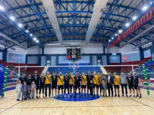 DÜZCE(İHA) – Düzce’de gerçekleştirilen kamu spor oyunları voleybol müsabakalarından kadınlar