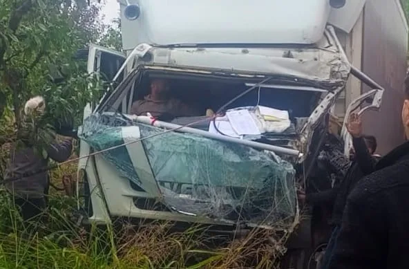 Bursa’nın İnegöl ilçesinde meydana gelen kazada 2 kamyon kafa kafaya