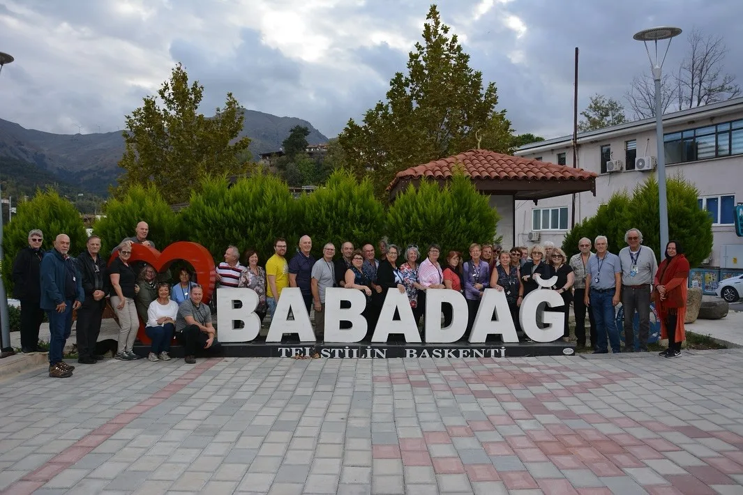 Kanada’dan Denizli’ye turistik geziye gelen Kanadalı turist kafilesi, Babadağ’ı gezerek