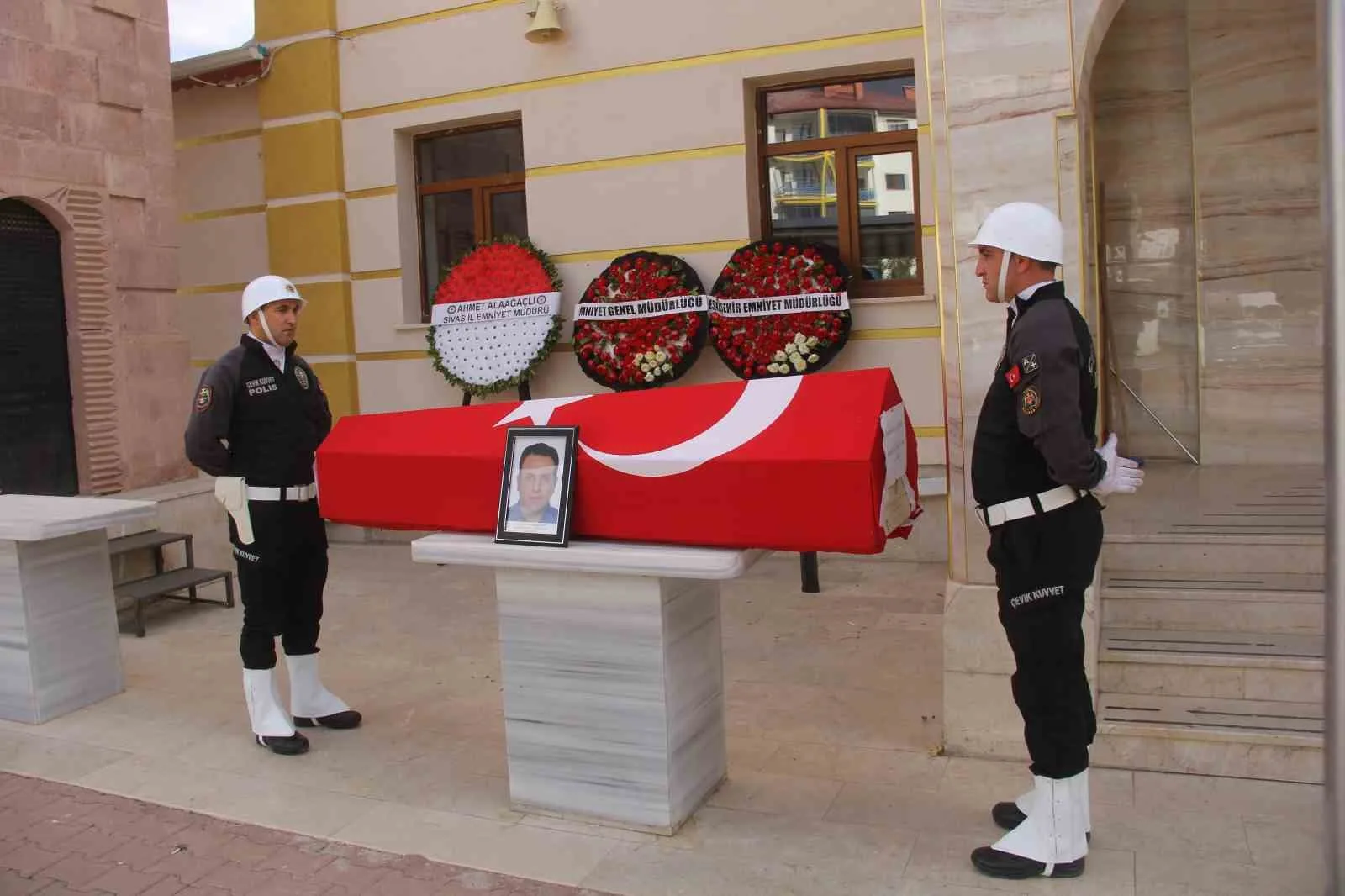 Eskişehir’de kanser tedavisi gören 43 yaşındaki polis memuru Kenan Karaduman,