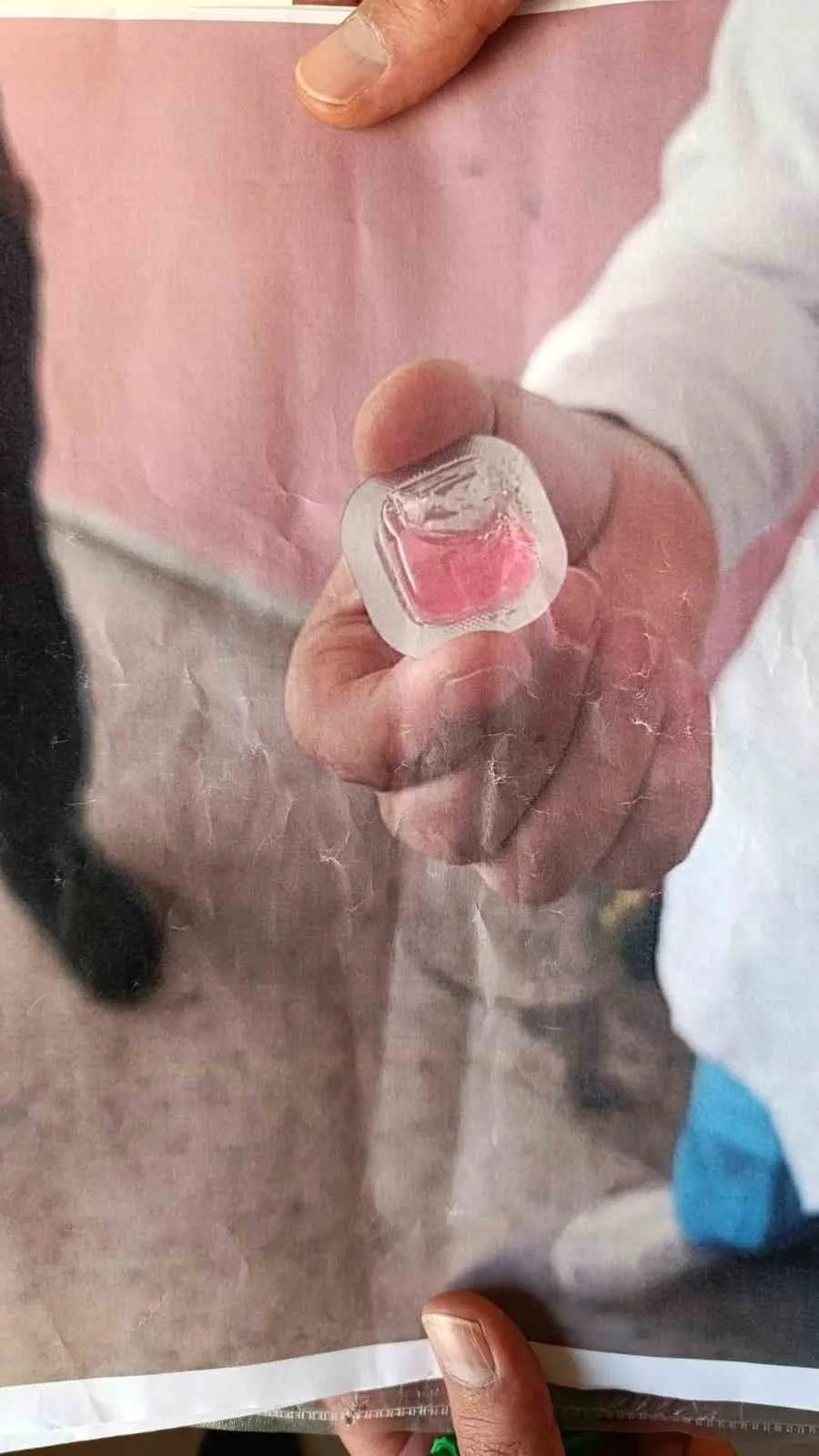 Diyarbakır’ın Bağlar ilçesinde havadan kuduz aşısı bırakıldı. İlaçların bazıları yerleşim