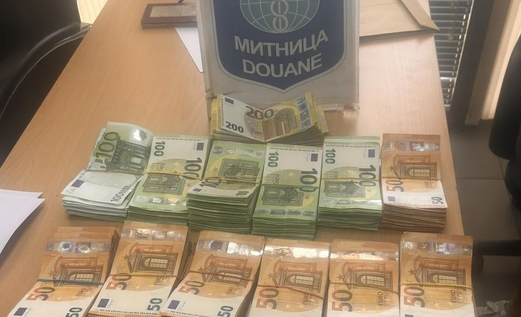 Edirne Kapıkule Sınır Kapısı karşısındaki Kaptan Andreevo gümrük görevlileri, ülkeden