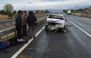 Karabük’ün Eskipazar ilçesinde panelvanın çarptığı otomobildeki 2 kişi yaralandı. Kaza,