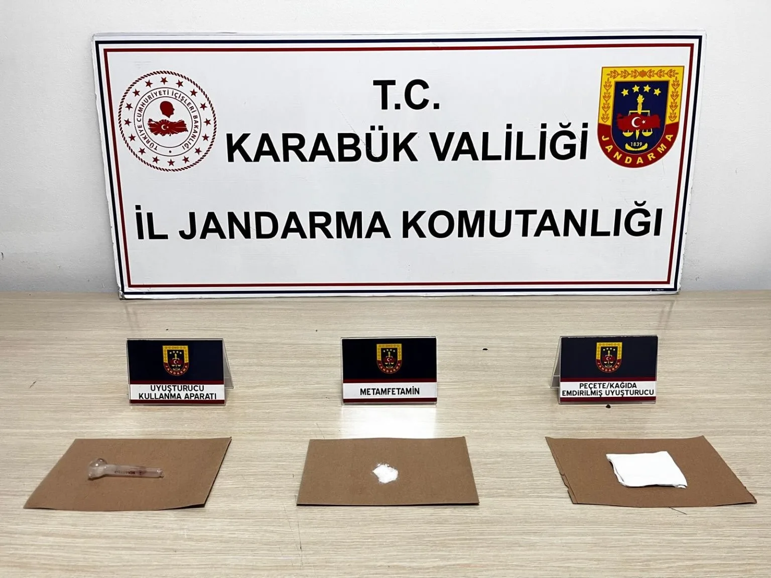 Karabük’te jandarma ekipleri tarafından uyuşturucu ile yakalanan 1 kişi gözaltına