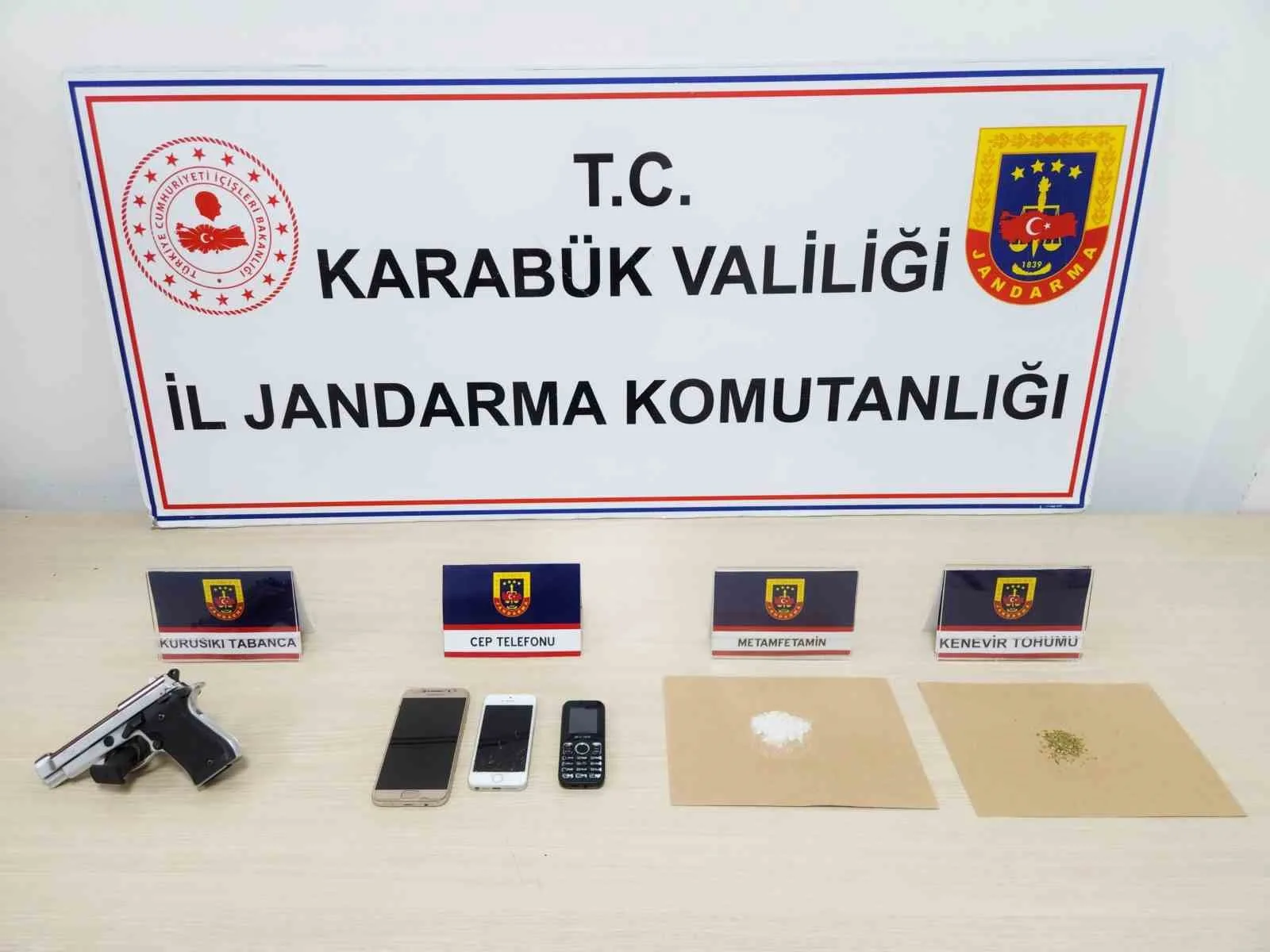 Karabük’te düzenlenen uyuşturucu operasyonunda 4 şüpheli gözaltına alındı. Karabük Cumhuriyet