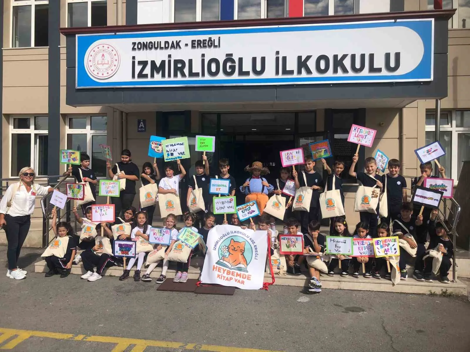Zonguldak’ın Ereğli ilçesinde bulunan İzmirlioğlu İlkokulu 3/B sınıfı öğrencileri, kitap