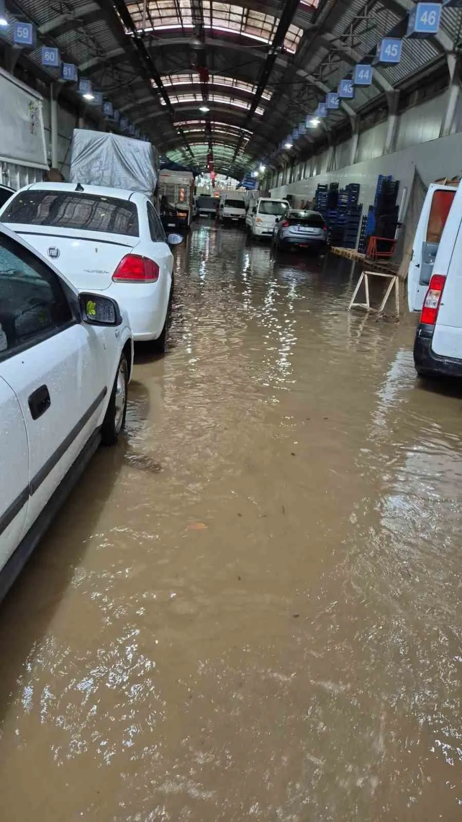 Zonguldak’ın Karadeniz Ereğli ilçesinde akşam saatlerinde etkili olan sağanak ve