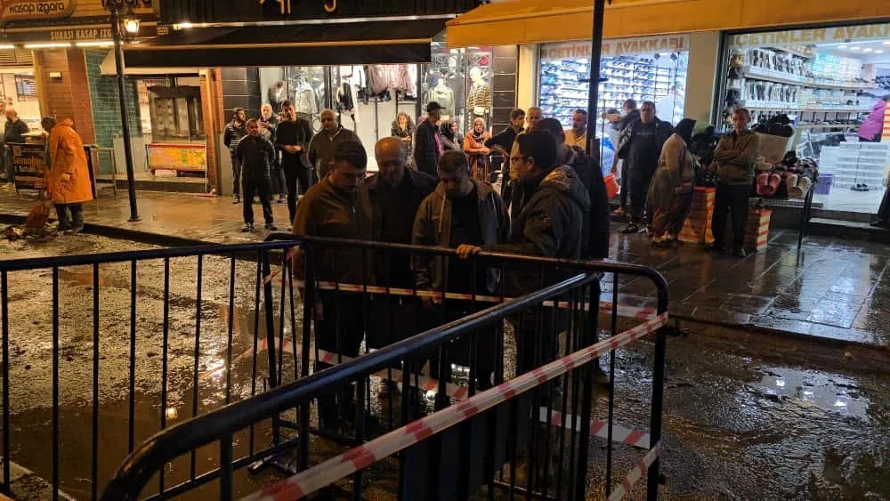 Zonguldak’ın Karadeniz Ereğli ilçesinde etkili olan dolu ve sağanak yağışın