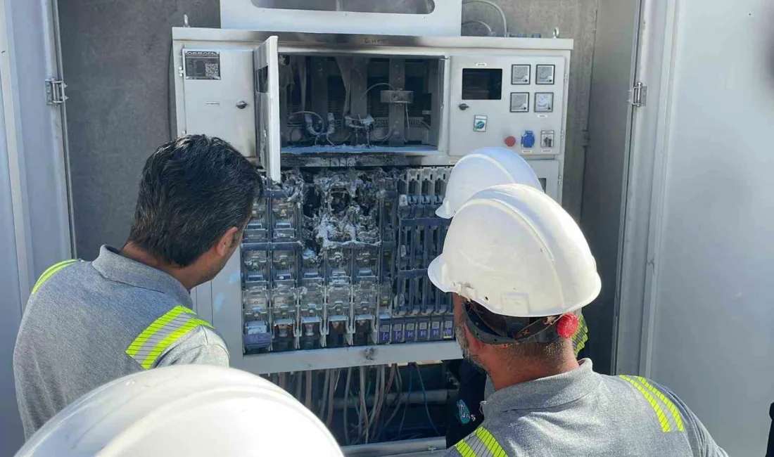 Karaman’da elektrik trafosunda çıkan yangın mahalleliyi korkuttu. Yangın, Yenimahalle 284.