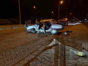 Konya’nın Karapınar ilçesinde, tır ile otomobilin çarpışması sonucu 2 kişi