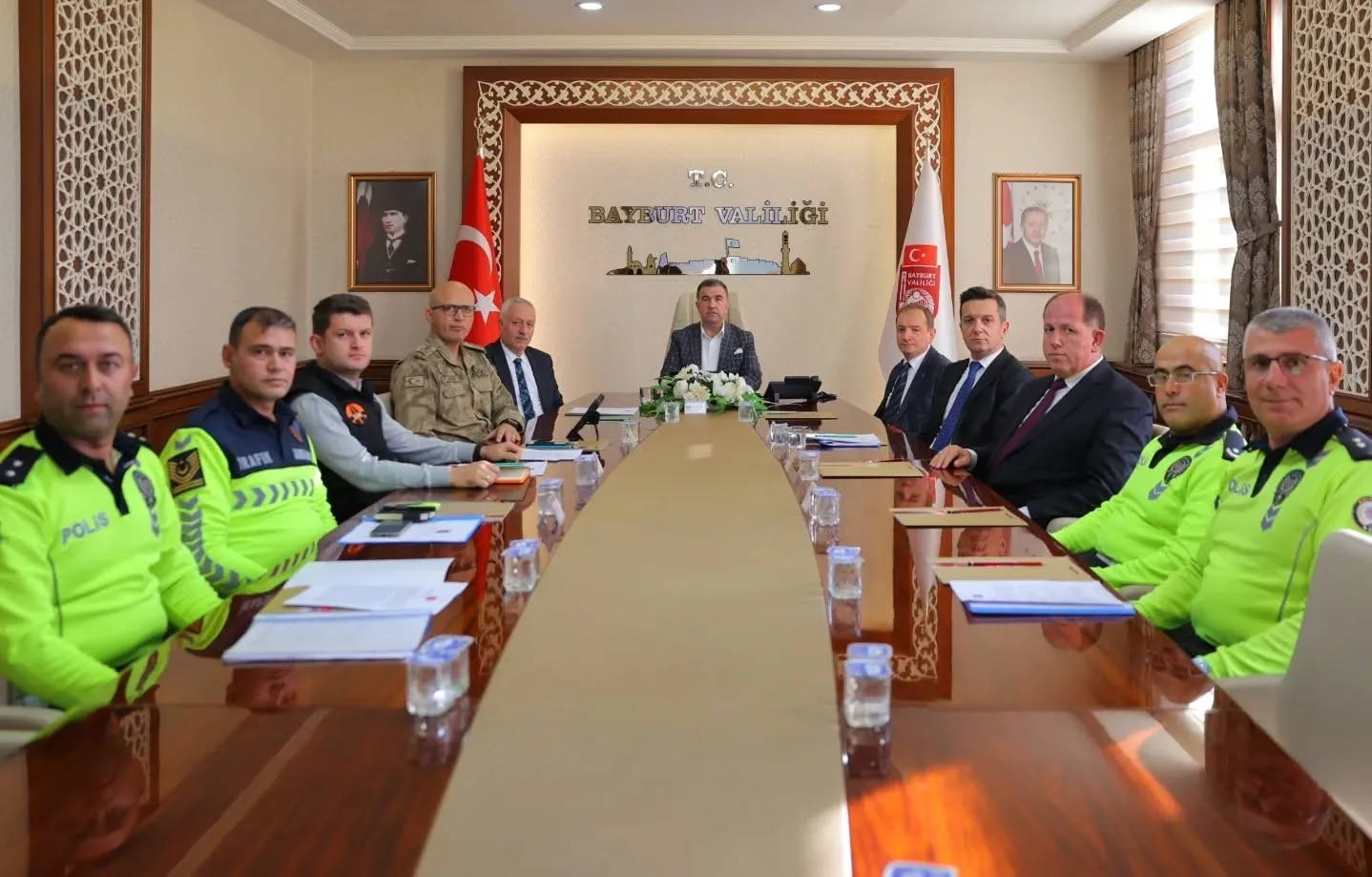 Bayburt Valisi Mustafa Eldivan başkanlığında, karayollarında trafik güvenliğinin artırılmasına yönelik