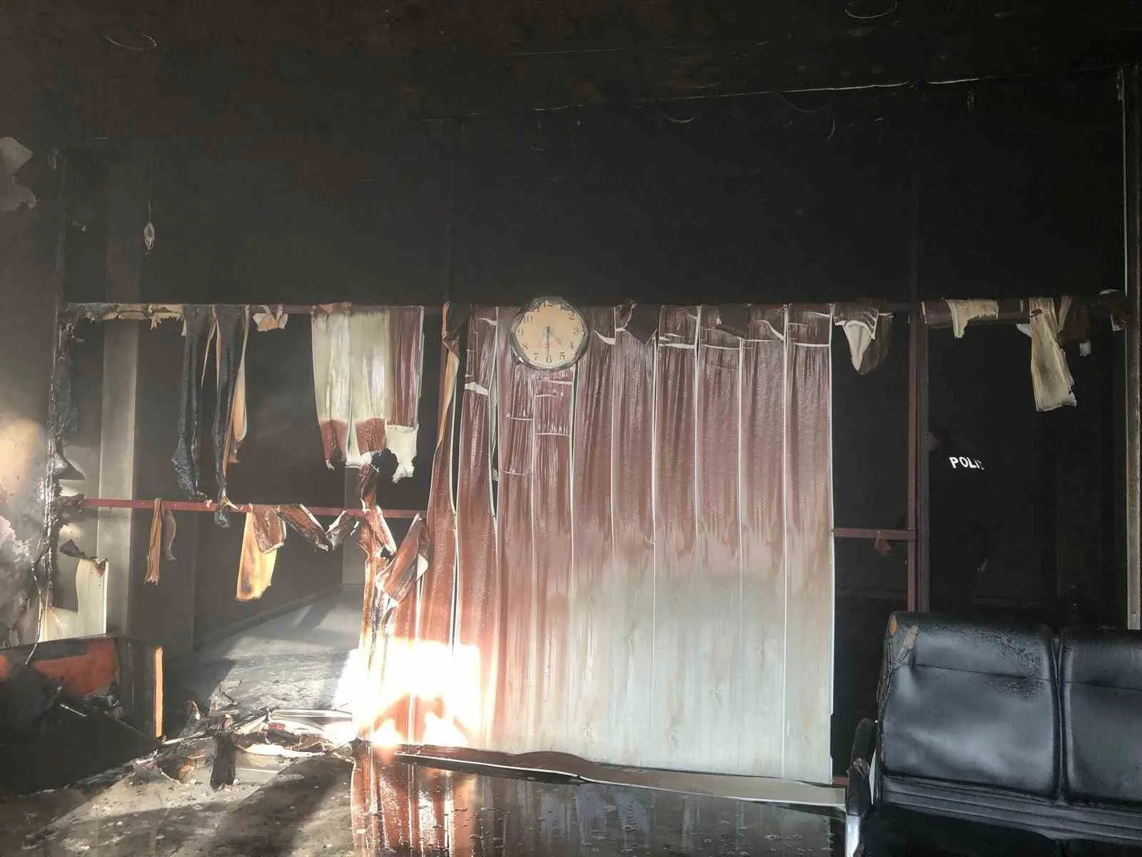 Aydın’ın Karpuzlu ilçesinde bir iş yerinde meydana gelen yangında iş