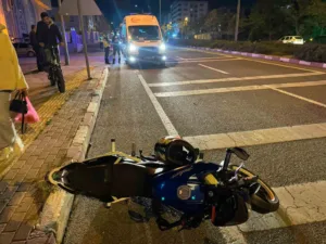 Bilecik’te karşıdan karşıya geçmeye çalışan yayaya motosiklet çarptı. Kazada motosiklet