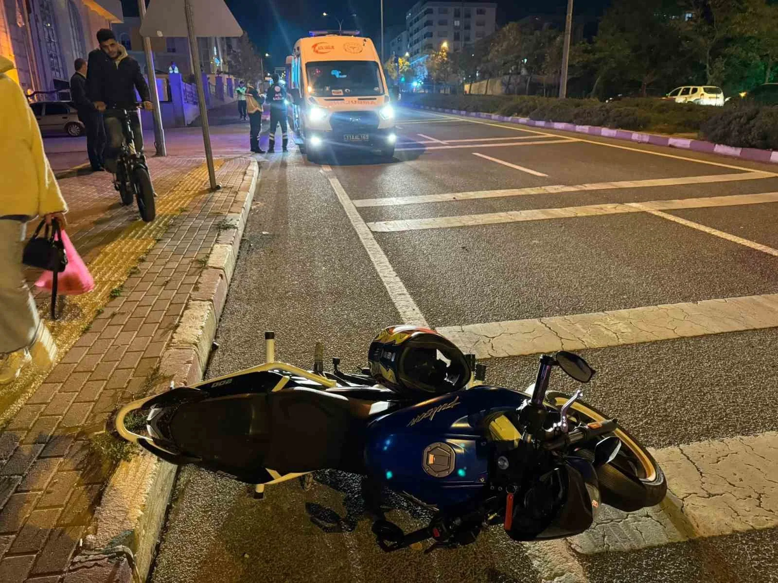 Bilecik’te karşıdan karşıya geçmeye çalışan yayaya motosiklet çarptı. Kazada motosiklet