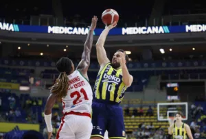 Karşıyaka, Basketbol Süper Ligi’nin üçüncü haftasında Fenerbahçe’ye mağlup olarak bu