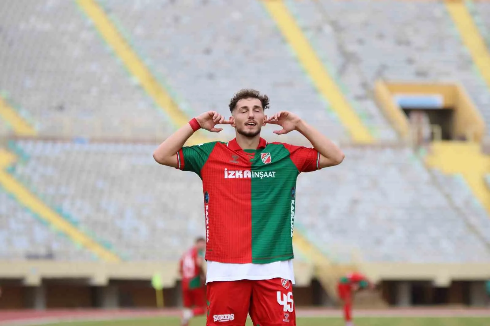 Karşıyaka’nın Muğlaspor’dan kiraladığı 23 yaşındaki forvet oyuncusu Yasin Uzunoğlu, yeşil-kırmızılı