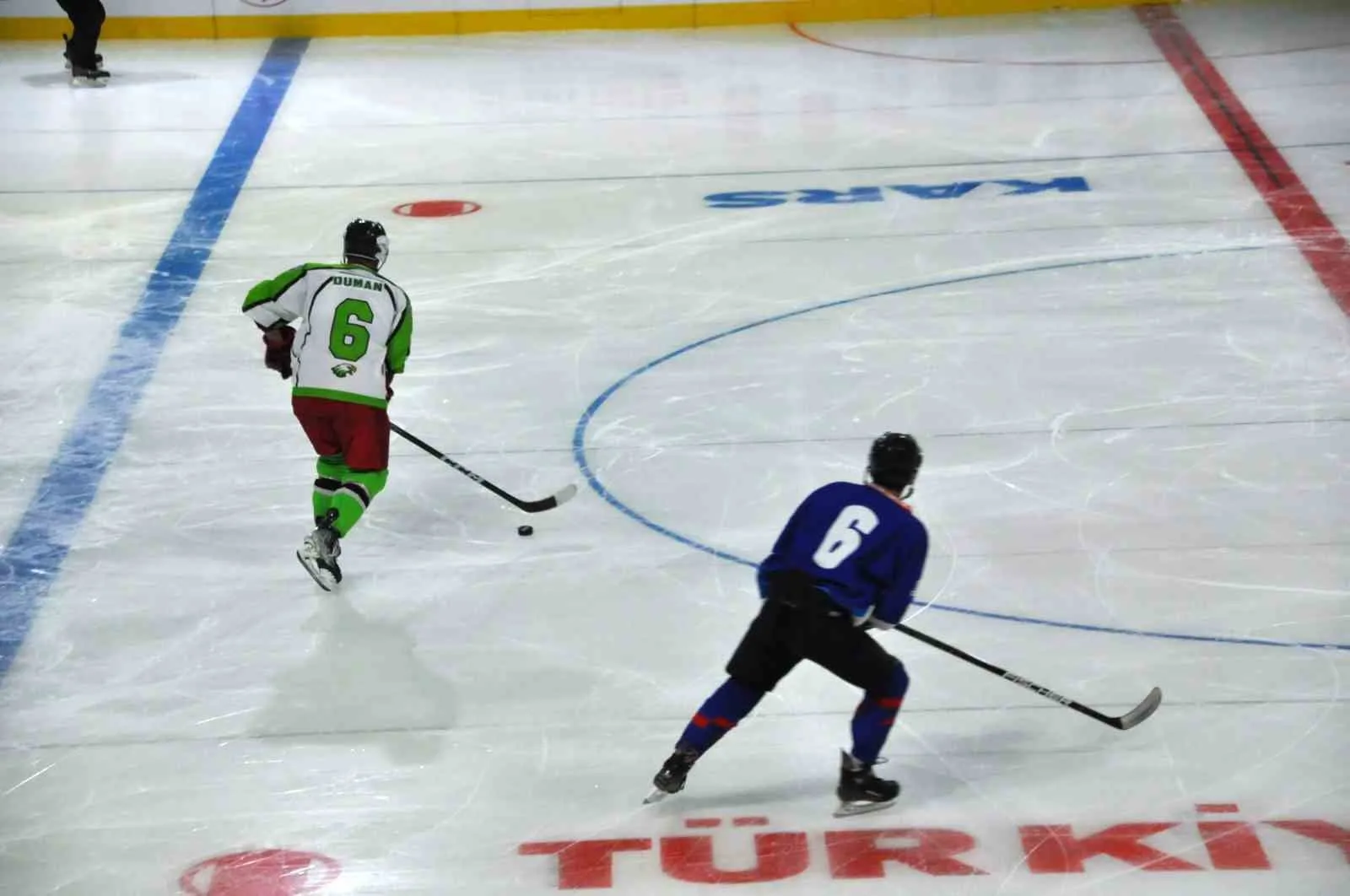 Kars’ta Olimpik Buz Sporları Salonu’nda buz hokeyi sezon açılışı maçı