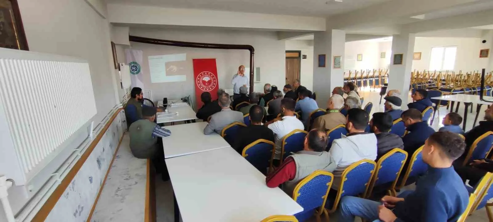 Kars’ta hayvan yetiştiricilerine, “Şarbon Hastalığı ve Etkin Koruma-Kontrol Yöntemleri” anlatılıyor.